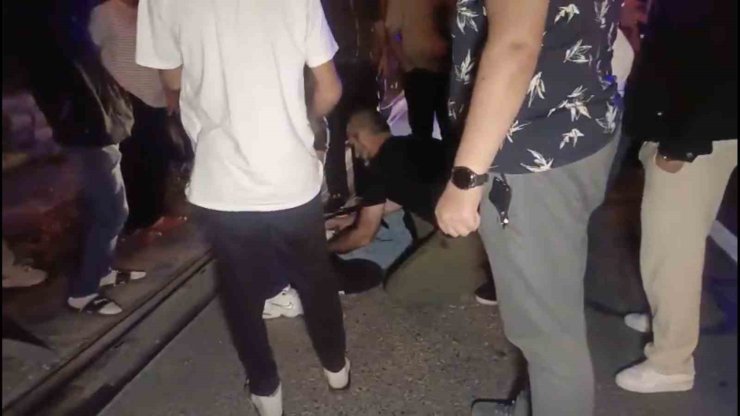 Esenler’de kazan yapan araç alev aldı: 5 yaralı