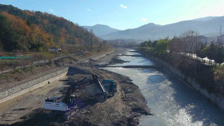 Sinop’ta sel ve taşkınlara karşı çalışmalar sürüyor