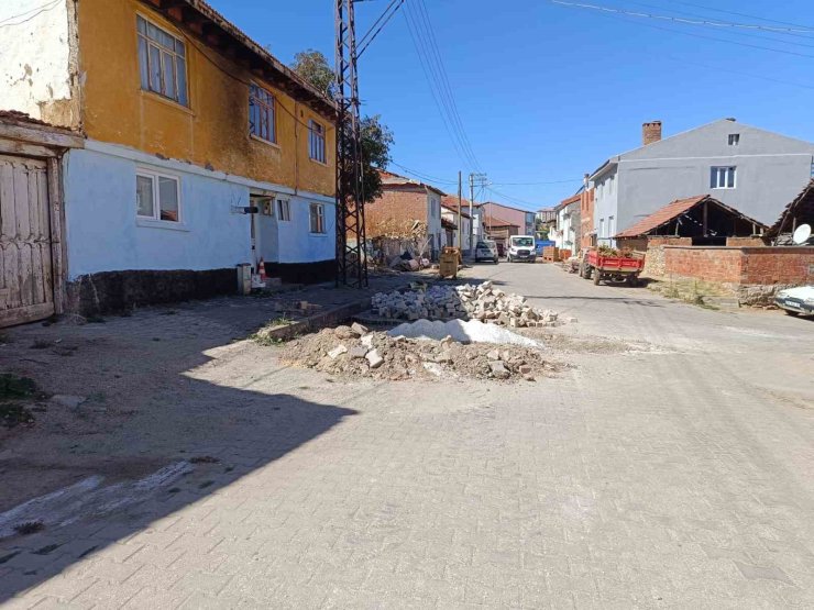 Pazaryeri’nde kaldırım onarım çalışmaları hız kazandı