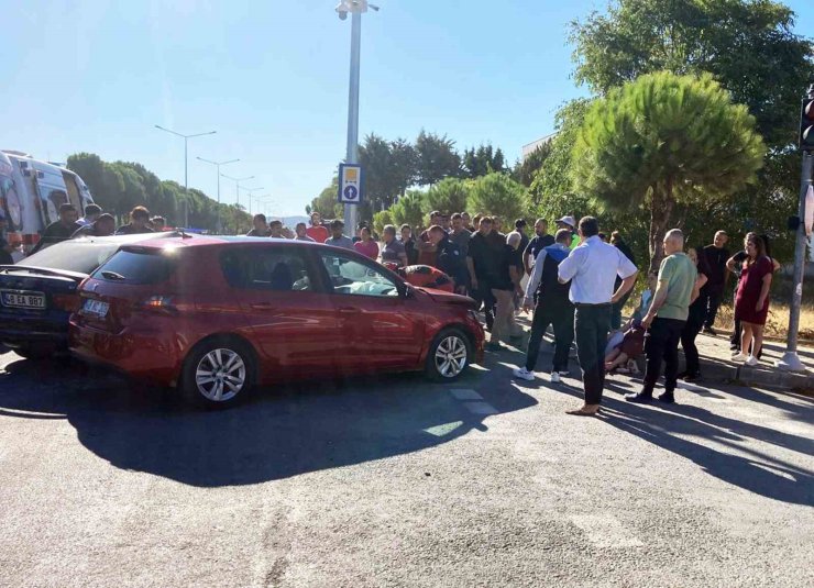 Trafik ışıkları arızalandı, araçlar birbirine girdi
