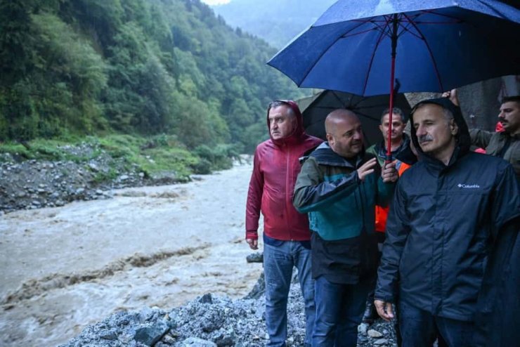 Bakan Uraloğlu, Çamlıhemşin Hala Tüneli’nde incelemelerde bulundu