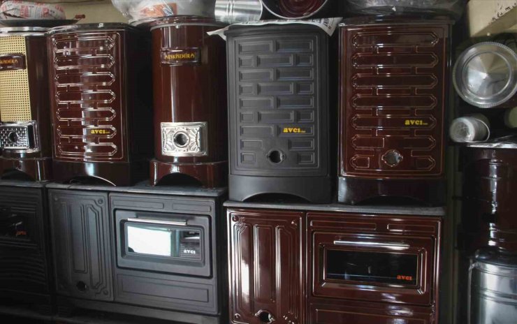 Erzincan’da havaların soğumasıyla birlikte sobalara rağbet başladı