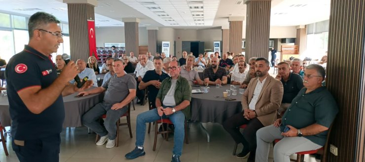 Muhtarla "üç boyutlu" eğitim