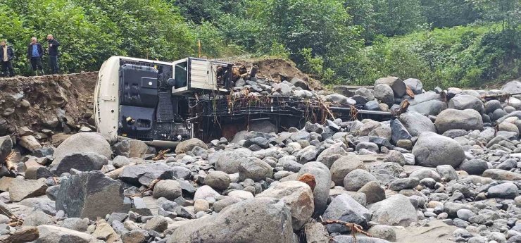 Deremezra köyü muhtarı Kuru yardım istiyor