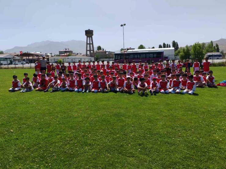 Büyükşehir Belediyespor’dan Vanspor’a altyapı desteği