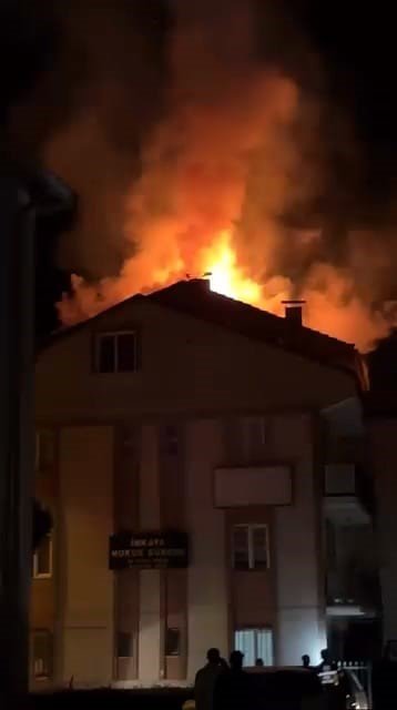 Bursa’da çatı katında çıkan yangın korkuttu