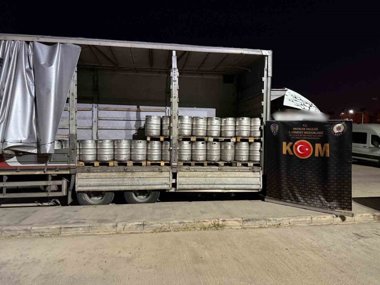 Antalya’da milyonlarca makaron ve binlerce litre kaçak içki ele geçirildi