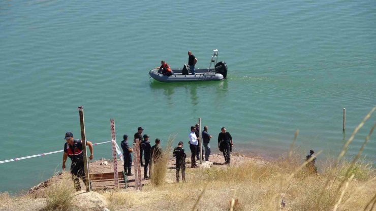 Burdur’da barajda kaybolduğu düşünülen emekli polis için arama çalışması başlatıldı