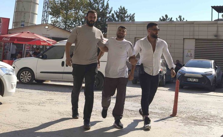 Uyuşturucu taciri kıskıvrak yakalandı