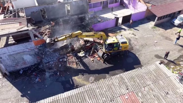 "Kore" Mahallesi’nde büyük temizlik: Zulalar tek tek yıktırıldı