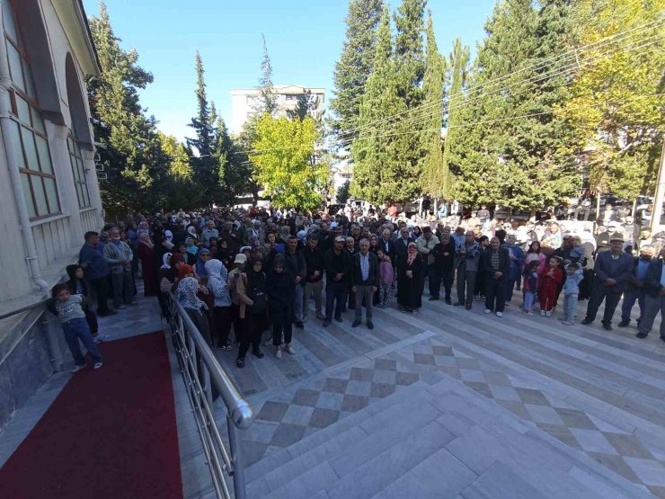 Gediz’de 31 umreci dualarla uğurlandı