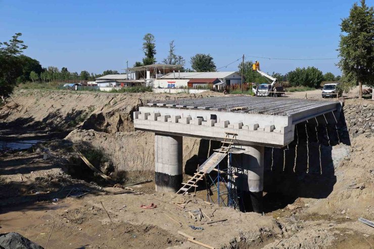 20 mahallenin yıllardır beklediği köprüde mutlu son