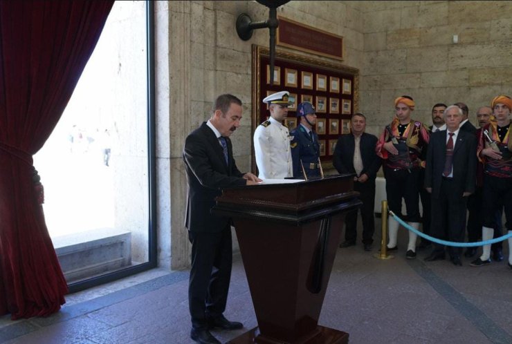 Ankaralılar Derneği’nin yeni yönetimi Anıtkabir’i ziyaret etti