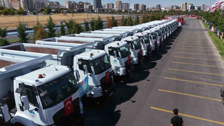 Başkan Büyükkılıç: "Başkaları sanatçılara harcar, bizimkiler de şehrimizde hizmette harcarlar"