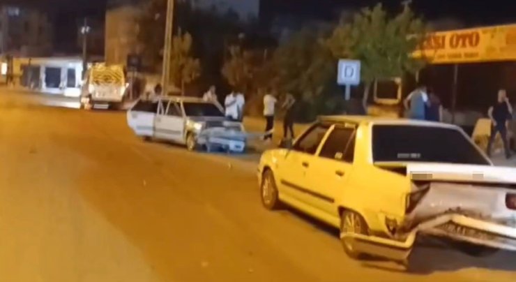 Osmaniye’de 4 otomobilin karıştığı zincirleme kaza kamerada