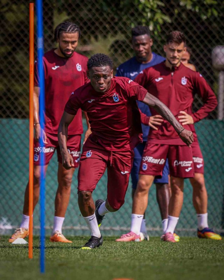 Trabzonspor, Fatih Karagümrük maçı için İstanbul’a hareket etti