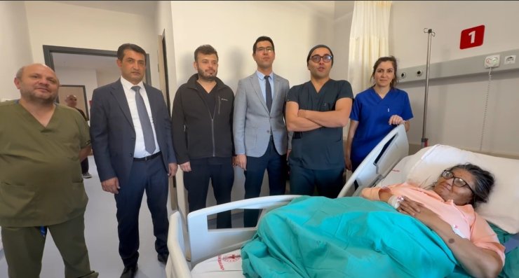 Deprem sonrası yeniden yapılan Nurhak Devlet Hastanesi’nde ilk ameliyat