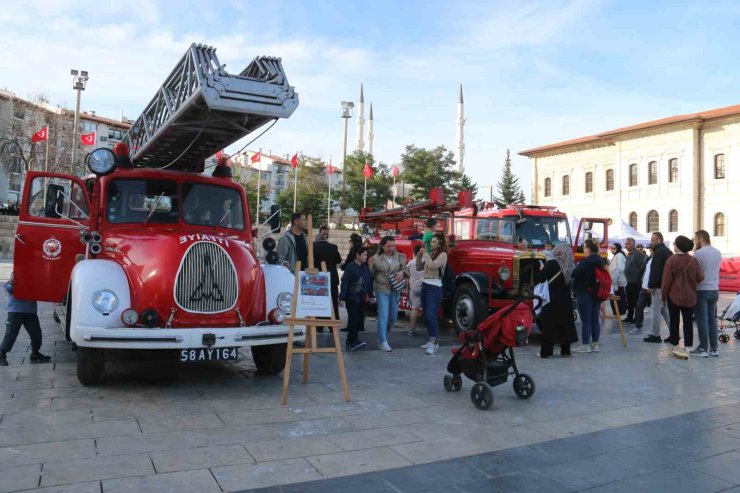 Sivas itfaiyesinin emektarları görücüye çıktı