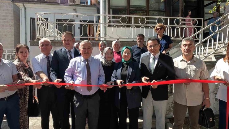 Kursiyerler çini sanatlarıyla mest ettiler