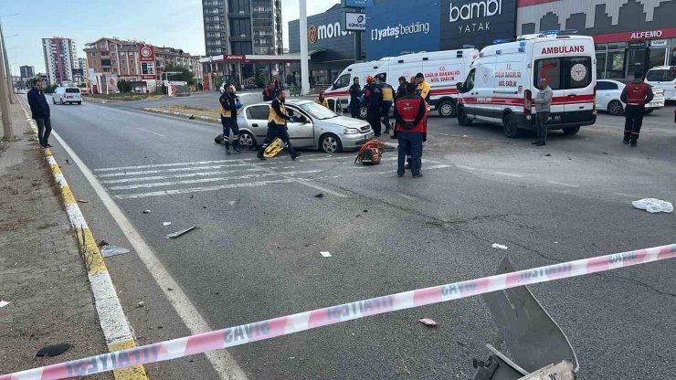 İki otomobil çarpıştı: 1 ölü, 3 yaralı