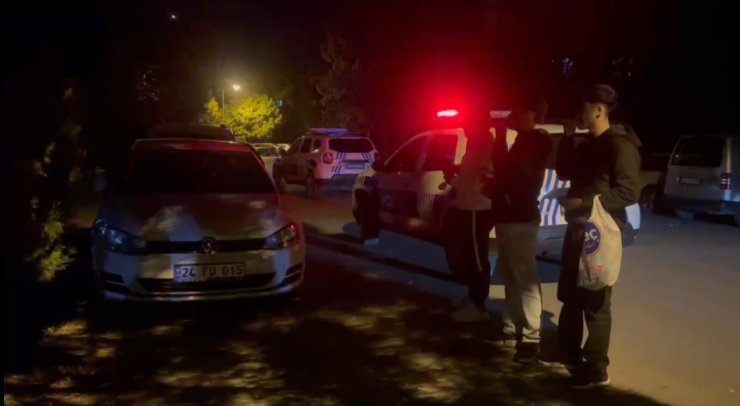 Asayiş olayını çekirdek çitleyerek izlediler