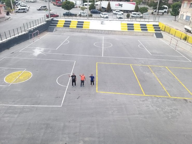 Öğretmenlerden örnek davranış