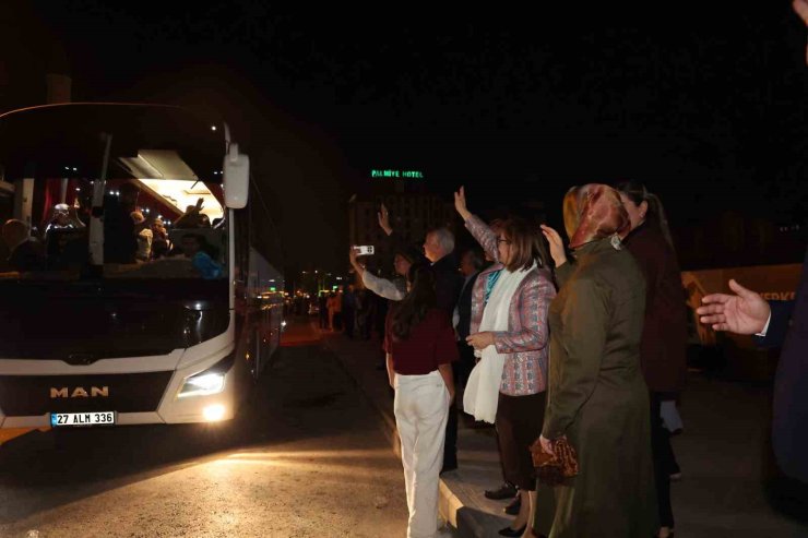 Evliliklerinde 41 yılı dolduran çiftler kutsal topraklara uğurlandı