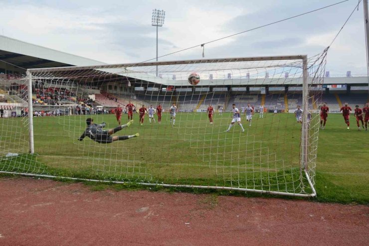 Afyonspor haftalar sonra puan kazandı