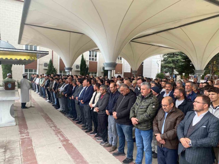 Tankere çarpan otomobilde hayatını kaybeden şahıs son yolcuğuna uğurlandı