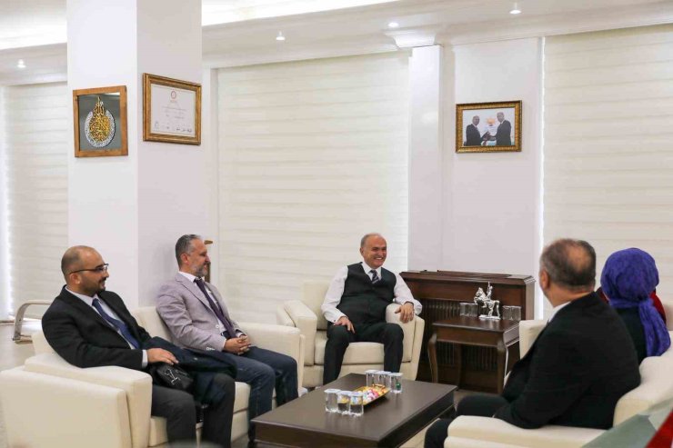 Hayırsever Nursel Metin’den tıbbi cihaz bağışı