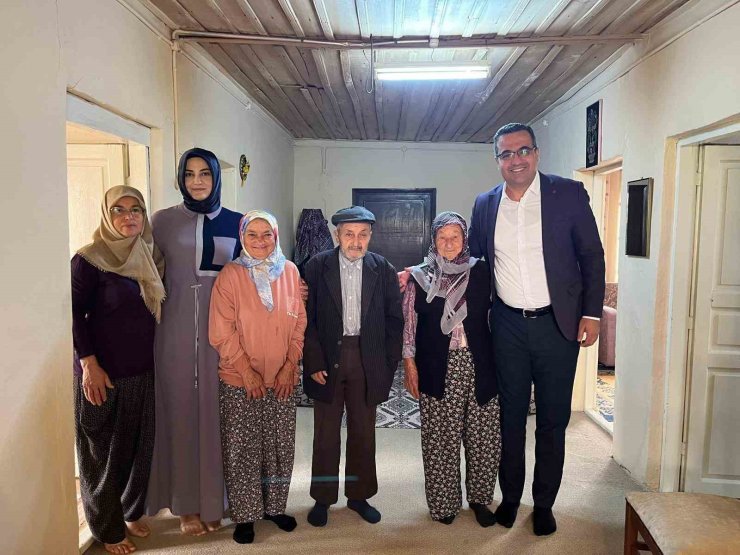 Sarıgöl Kaymakamı Dalak’dan Yaşlılar Günü sürprizi