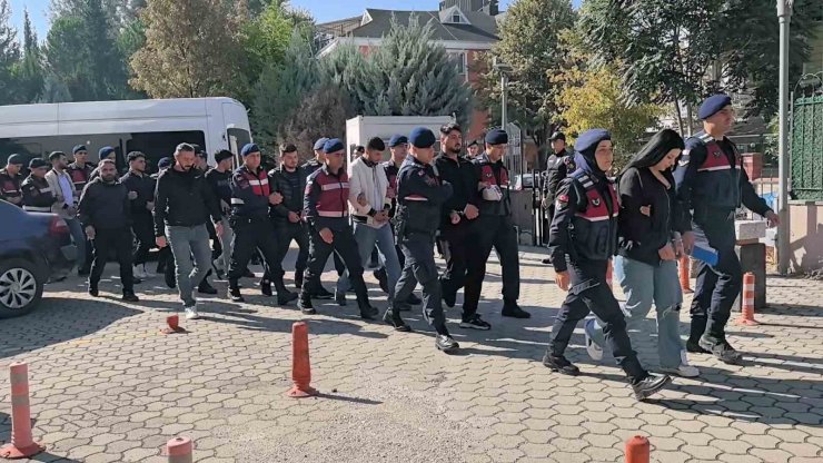 Bursa’da bir kişinin ölümüne 2 kişinin yaralanmasına neden olayda 10 kişi adliyeye sevk edildi