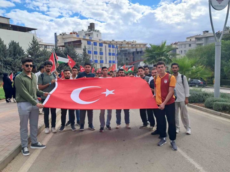 Kilis’te üniversite öğrencilerinden Filistin’e destek yürüyüşü
