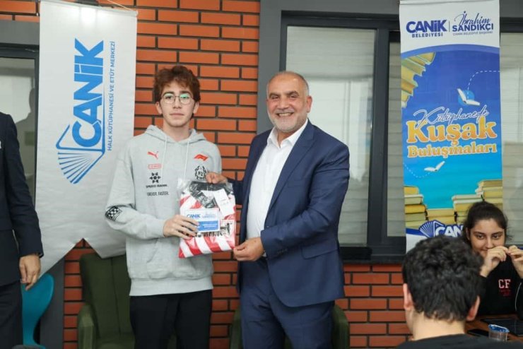 Başkan Sandıkçı: "Eğitim yolculuğunda gençlerimizin yanındayız"