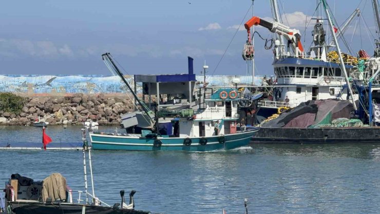 Balıkçılar, bol hamsi avı için havanın soğumasını bekliyor