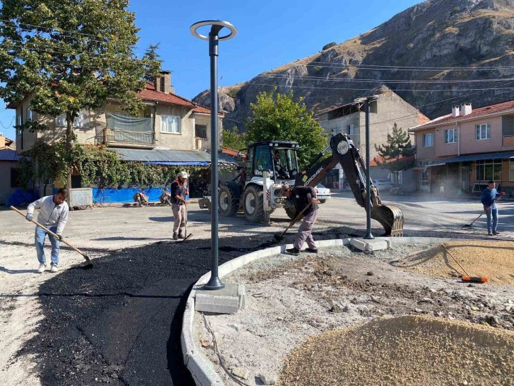 İnönü’de asfalt onarım çalışmaları devam ediyor