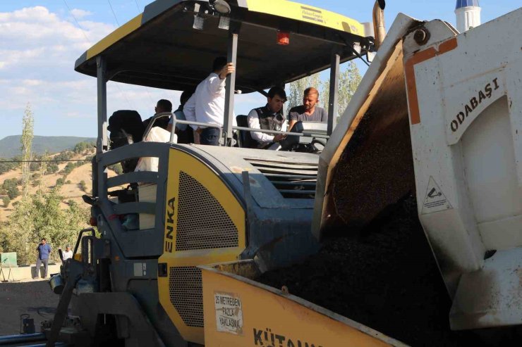 Gediz’in Arıca köyünde yıllardır beklenen yol tamamlandı
