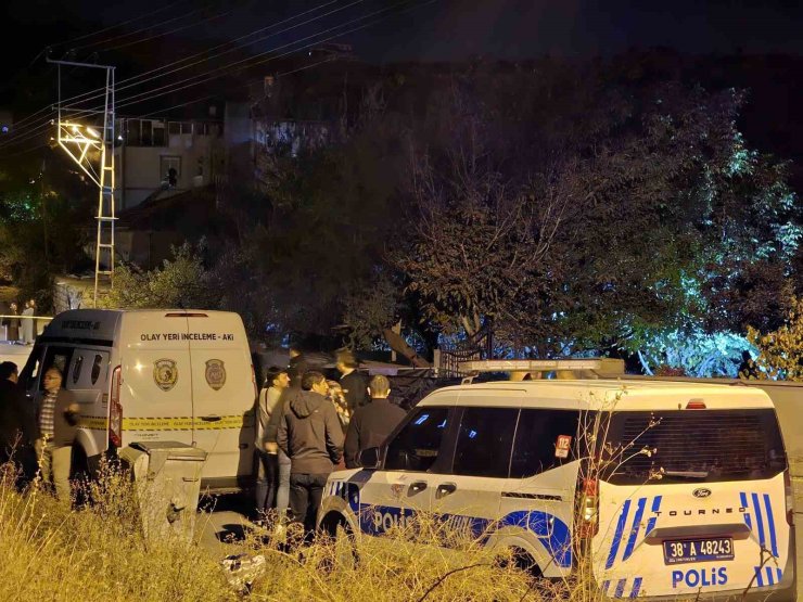 Kayseri’de çifte cinayet: Karı koca cami çıkışında evlerinin önünde öldürüldü