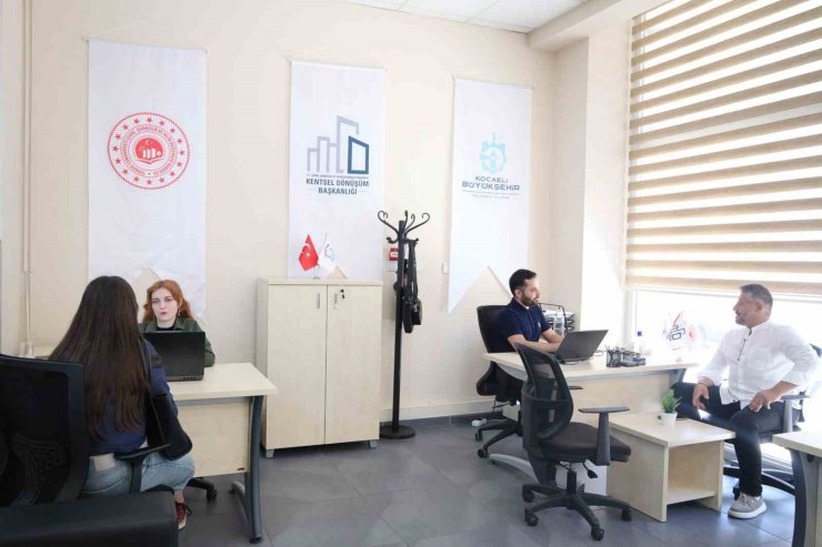 Evini yenilemek isteyen ofislere koşuyor