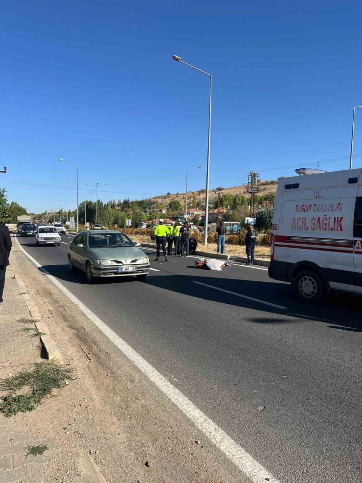 Otomobilin çarptığı kadın hayatını kaybetti