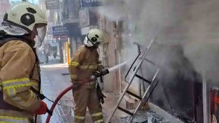 Kırıkkale’de telefon mağazasında korkutan yangın