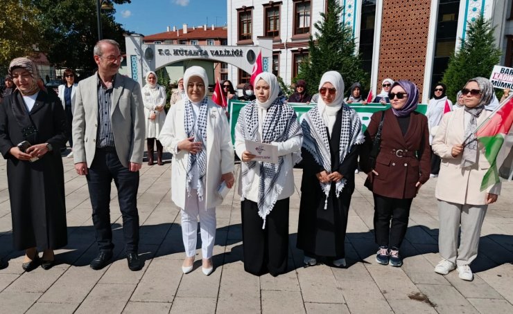 AK Parti Kütahya İl Kadın Kolları Başkanlığı’ndan Gazze için sessiz çığlık zinciri