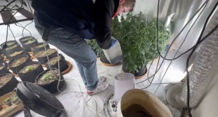 Düzce’de eve düzenlenen operasyonda uyuşturucu imalathanesi ortaya çıkarıldı