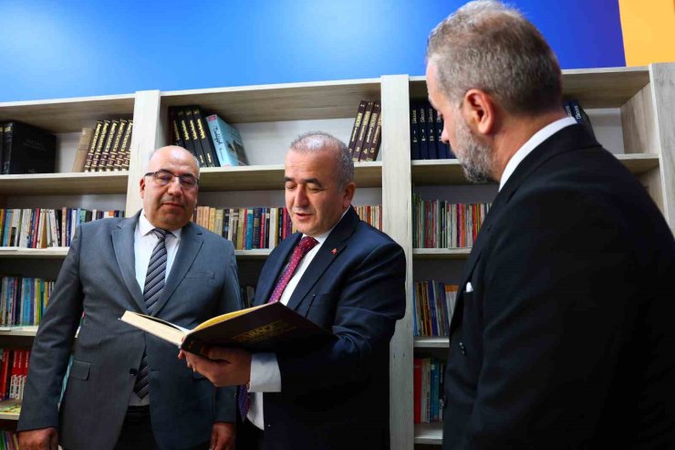 Elazığ Dumlupınar İlkokulu’nda kütüphane açıldı