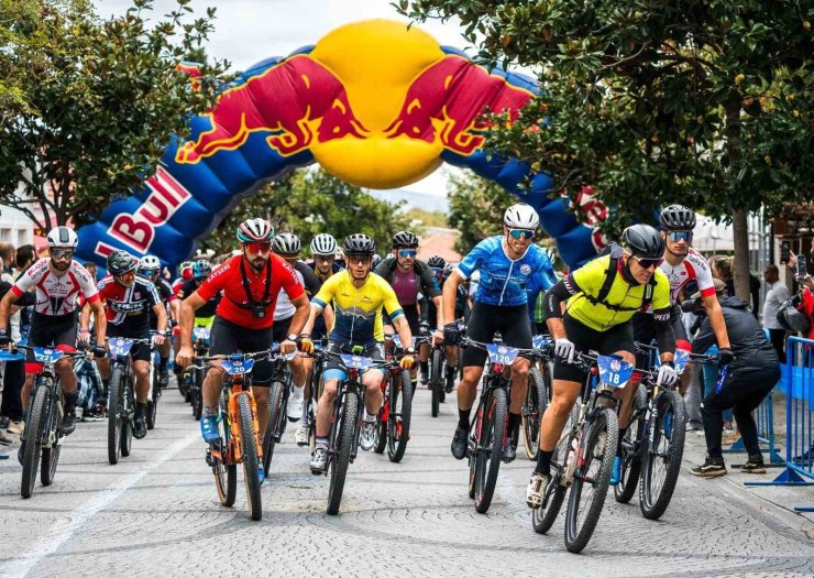Red Bull Geç Kalma bisiklet tutkunlarını Adalar’da buluşturdu