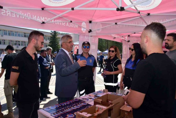 Üniversite öğrencilerine uyuşturucu ile mücadele bilgilendirmesi