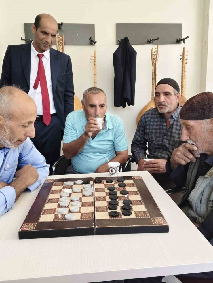 Arıcak’ta dama turnuvası başladı