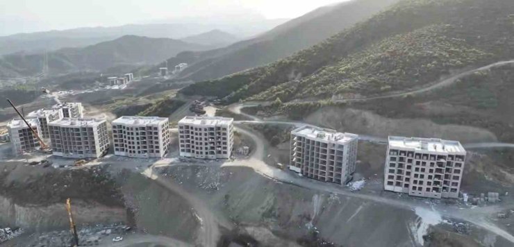 Gülderen Mahallesi’nde 2.etap TOKİ konutları yükseliyor