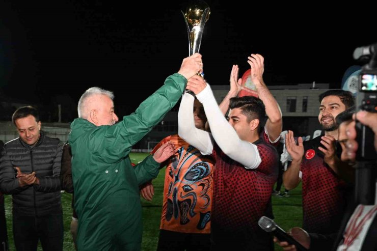 Isparta Belediyesi Kurumlararası Başkanlık Kupası’nı Emniyet Müdürlüğü kazandı