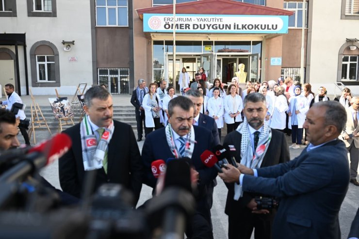 Milli Eğitim Bakanı Tekin: "On binlerce insan, 60 binin üzerinde insanın şehit edildiği bir soykırım sürecini yaşıyoruz"